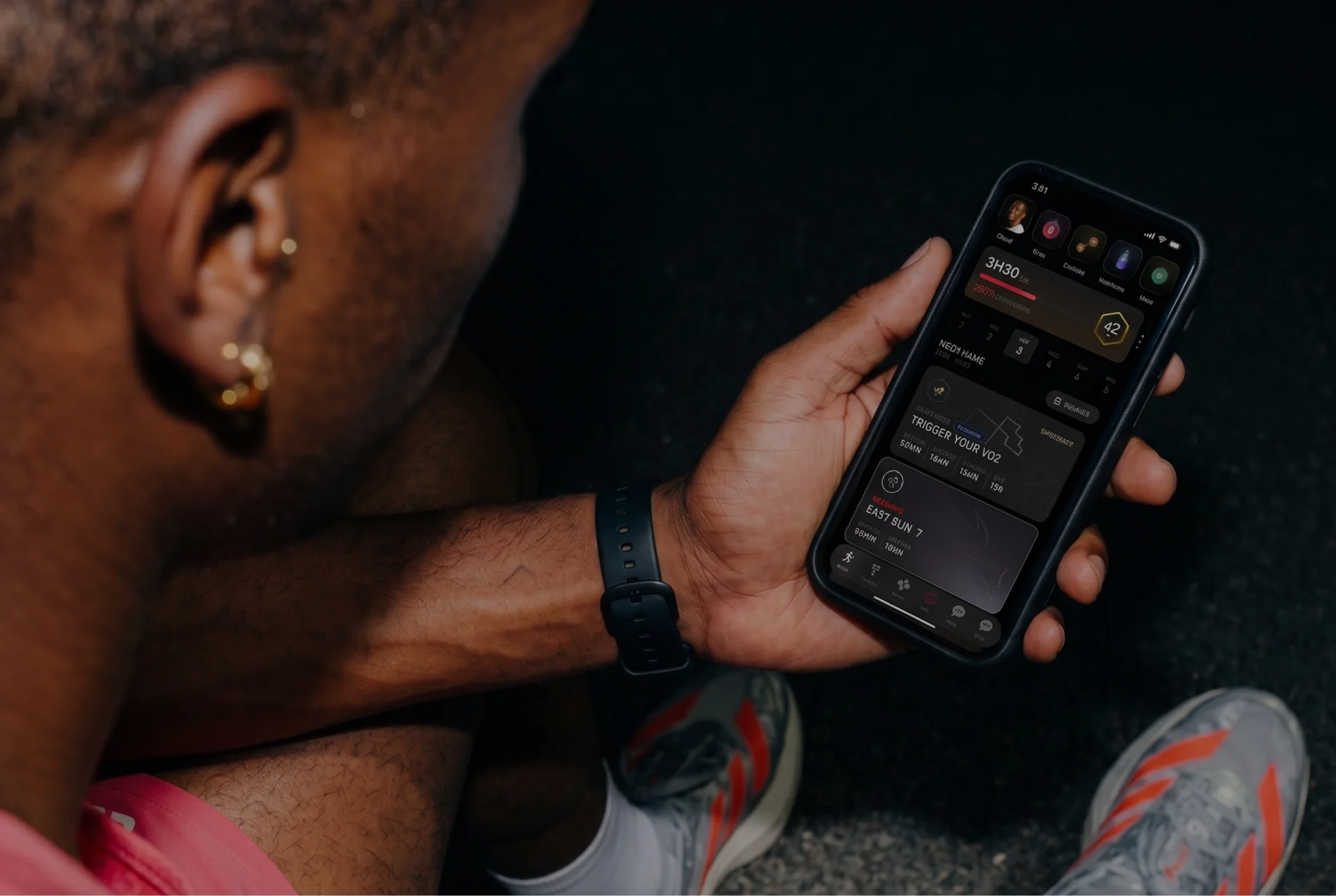 Runner checking the Kotcha app